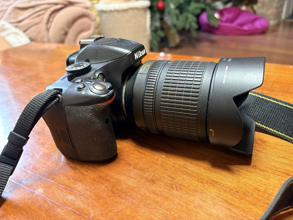 Nikon d5100 body + nikkor 18-105