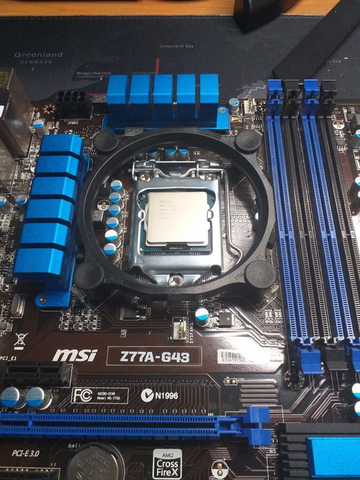 Mam do zaoferowania 

 MSI Z77A-G43 na socket LGA 1155.
 Płyta sprawna