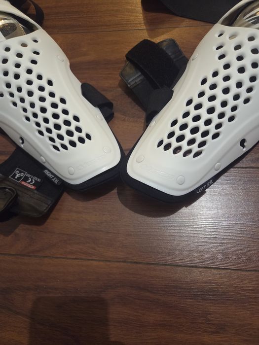 Joelheiras alpinestars sx1 em bom estado