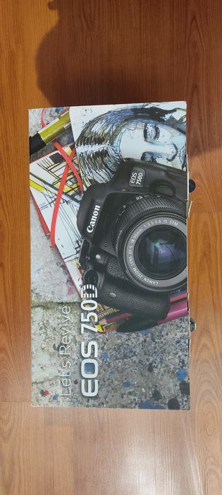 Câmara Fotográfica Canon EOS 750D Como nova