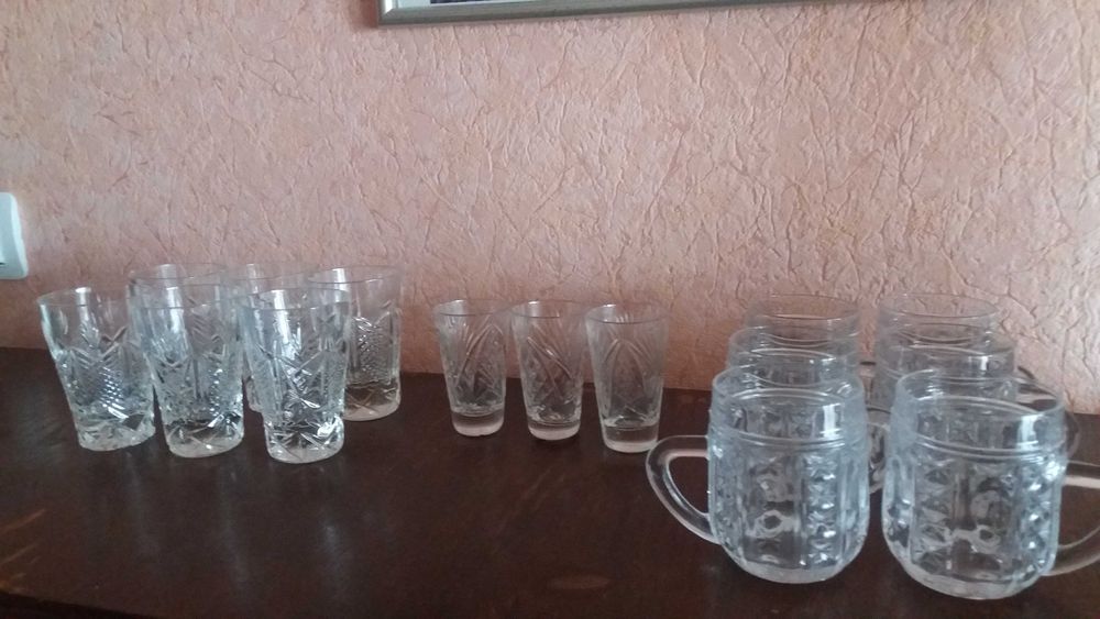 Хрусталь : вазы, пепельницы, рюмки и тд