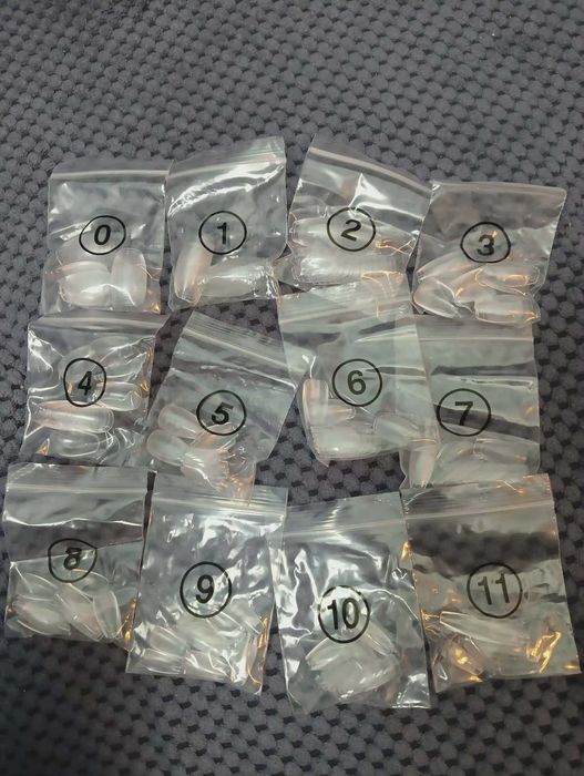 Zestaw tipsów do paznokci