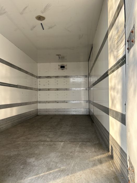 Kontener Izoterma Chlodnia Magazyn Zabudowa Mercedes Sprinter Iveco