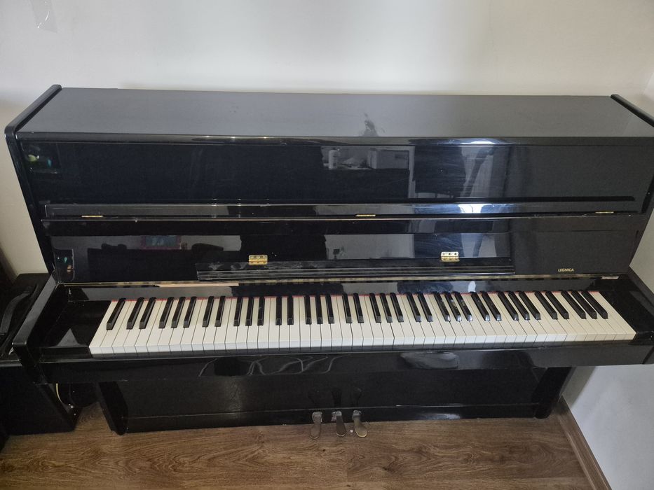 Pianino Legnica model 100D