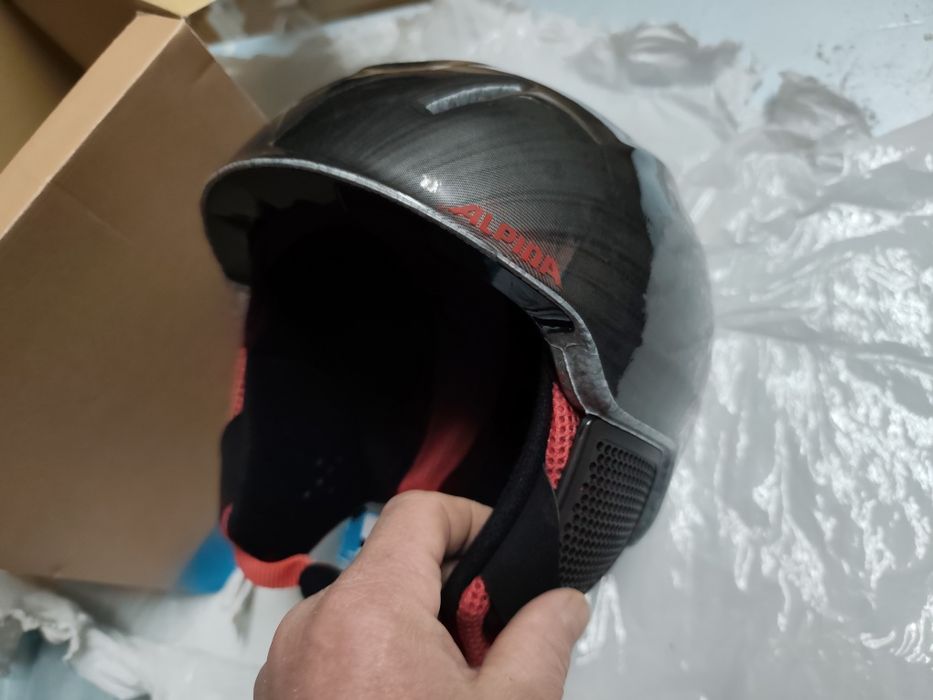 Kask narciarski dziecięcy.nowy