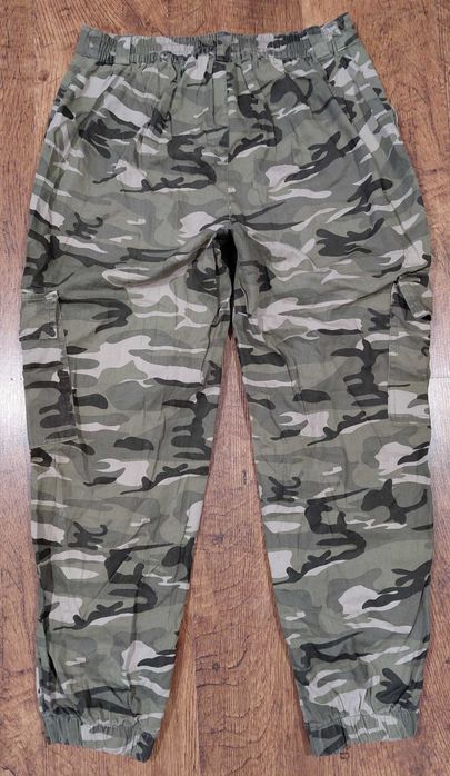 Spodnie moro zielone PRIMARK EUR 42