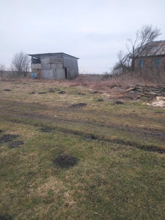 Земельна ділянка з будинком та прибудовами