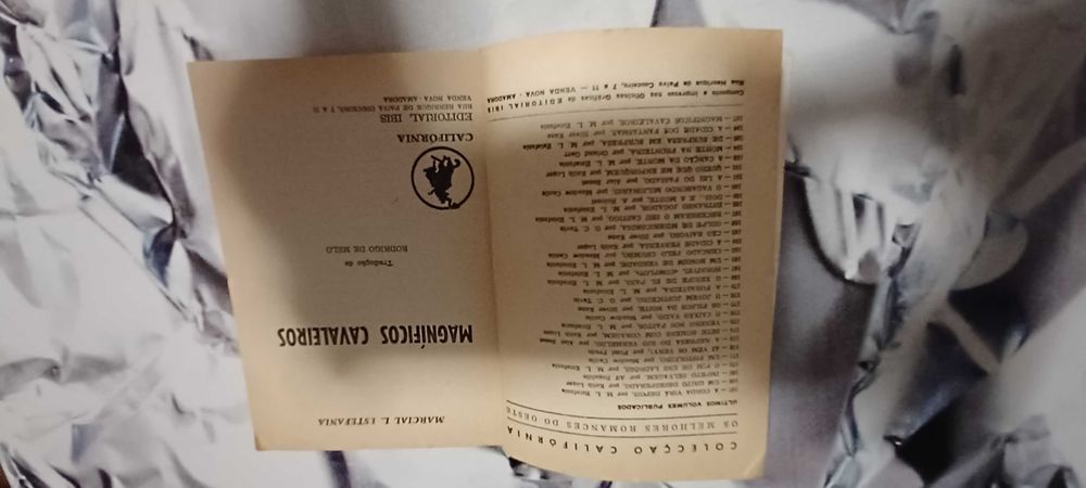 Livro _Magníficos Cavaleiros_ de Marcial L. Estefanía