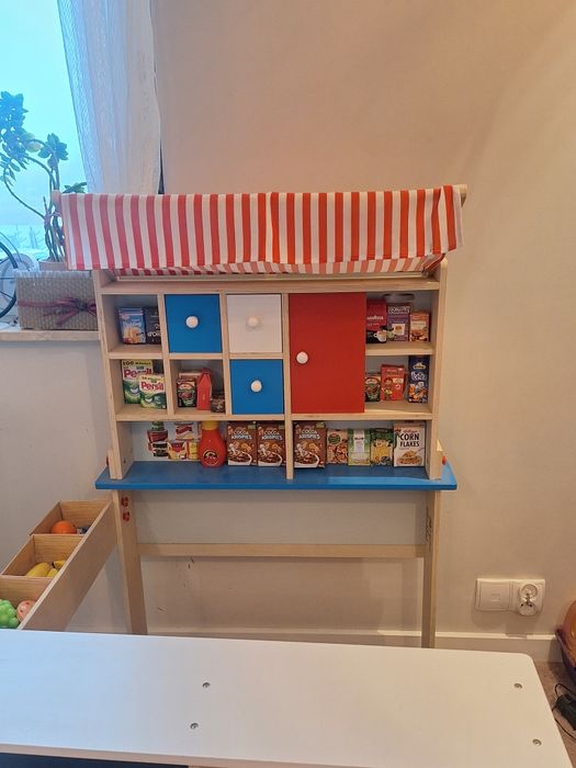 Drewniany sklep z Lidl