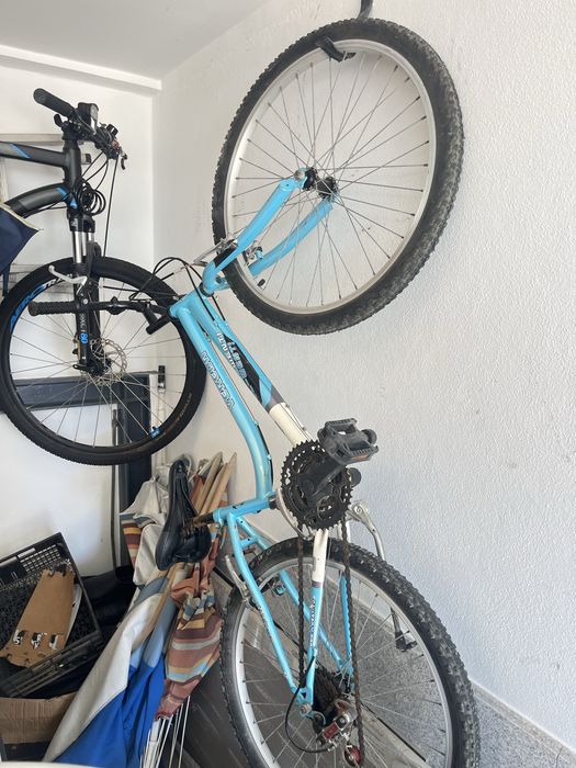 Bicicleta em azul