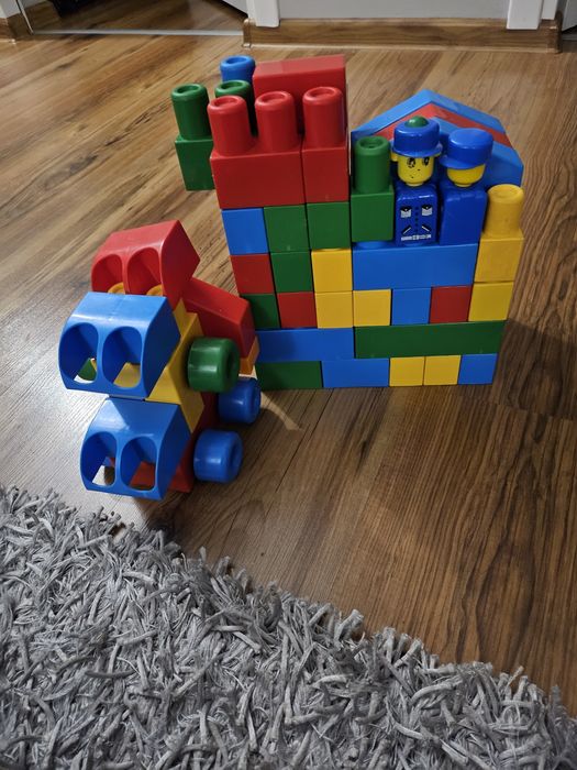 Duży zestaw plastikowych dużych klockow.
