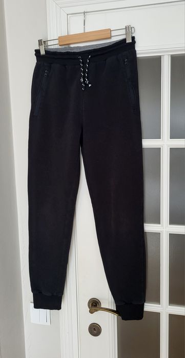 spodnie czarne dresowe joggery, Reserved, w rozmiarze 158 cm dla chłopca