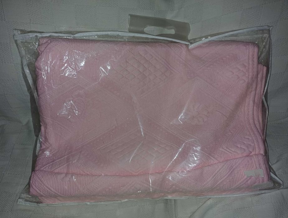 Colcha rosa para cama de casal