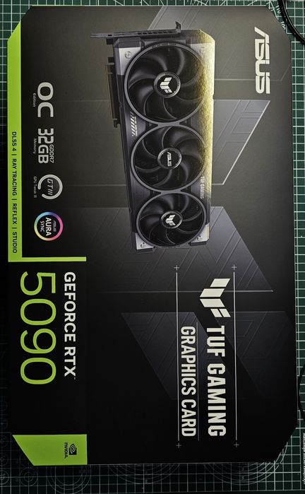 Коробка від відеокарти rtx 5090 Asus Tuf Gaming