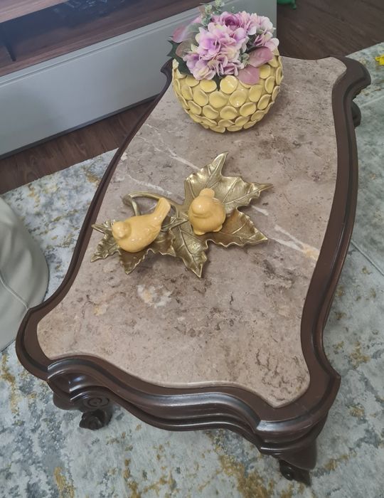 Mesa de centro em madeira e mármore