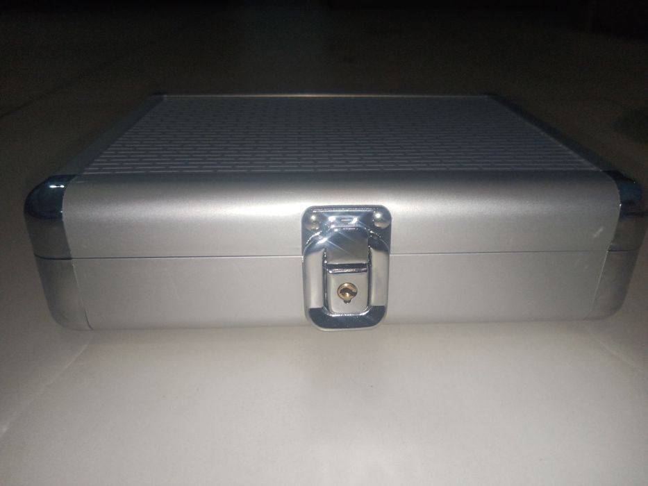 Продам чемодан на подарунок