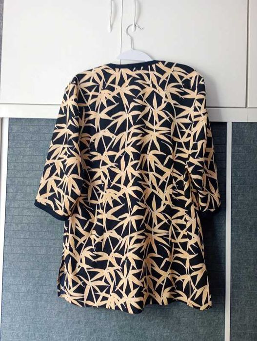 Kimono z motywem roślinnym
