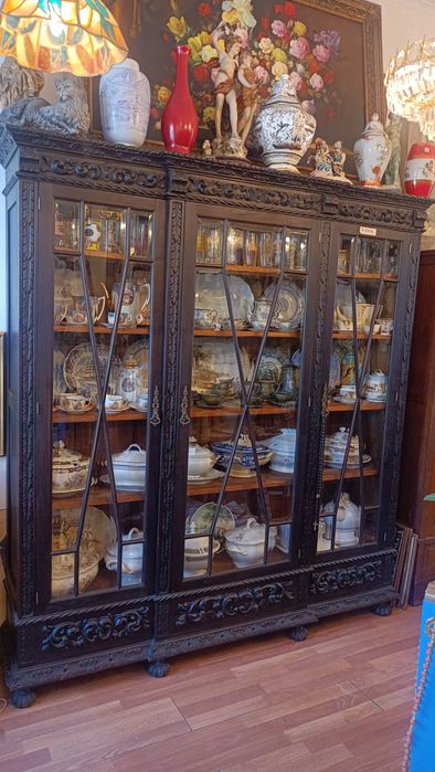 Móvel louceiro / livreiro