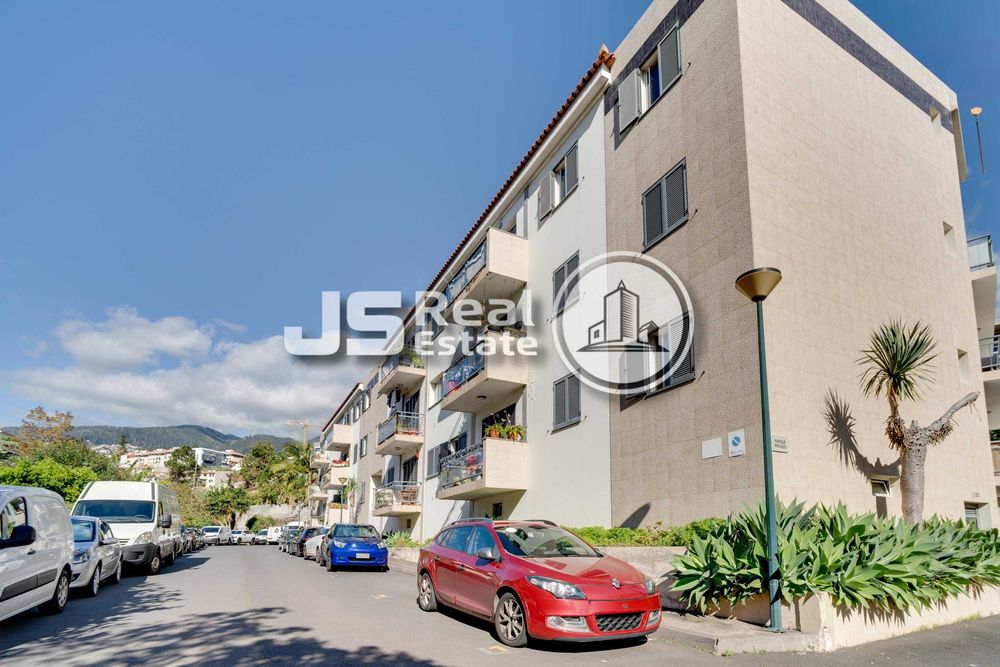 Apartamento T2 com Garagem – Santo António, Funchal