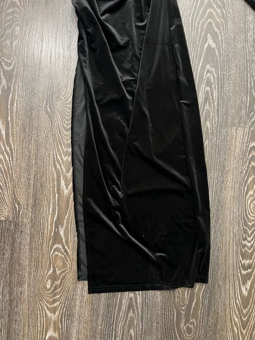 Платье чёрное велюр фотосессия беременност серёжки украшение на голову