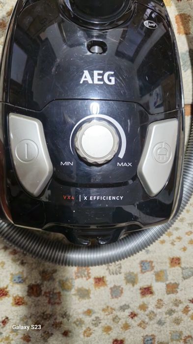 Vendo aspirador com Saco AEG VX4-1-EB Efficiency (80 ³