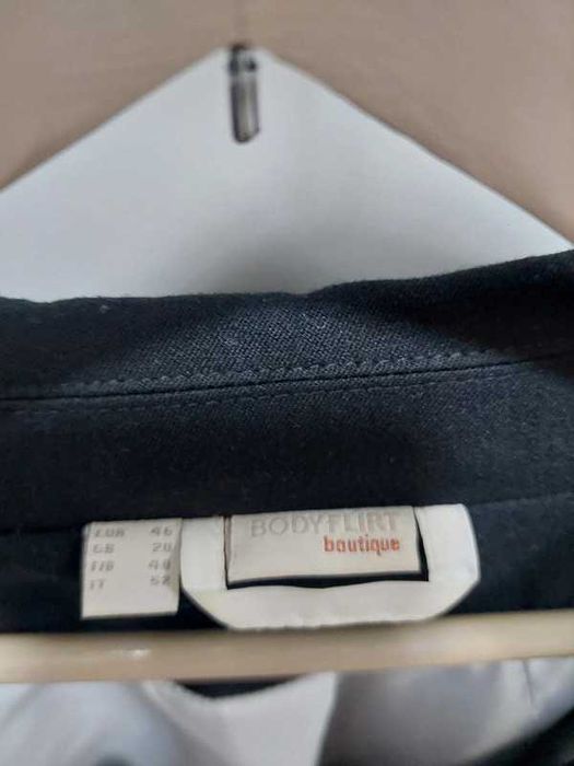Czarny żakiet Bonprix rozm. 46