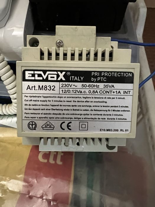 Campainha com 2 telefones.