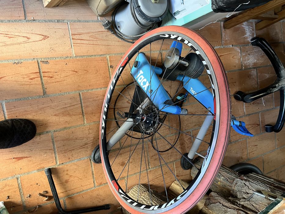 Rolo tacx com todos os acessórios