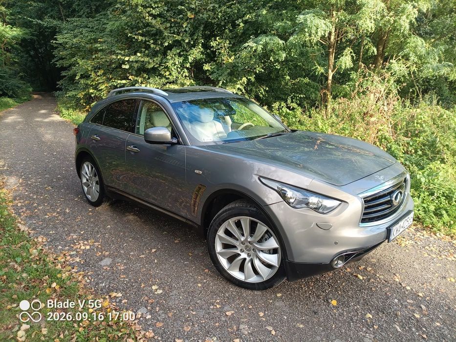 Infiniti Q70