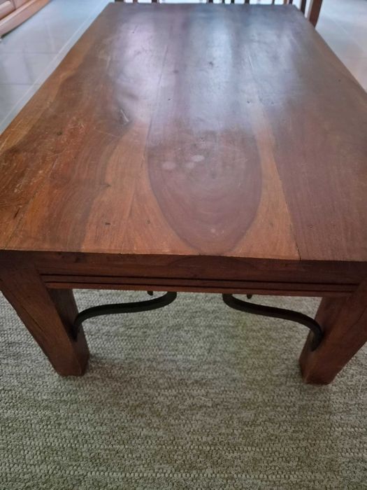 Mesa de madeira maciça