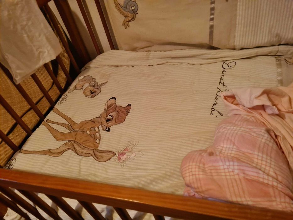 Cama de bebé excelente estado com colchão com pouco uso.