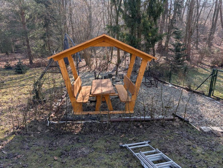 Drewniana altana góralska z meblami Altanka Wiata Ławostół Zadaszenie.