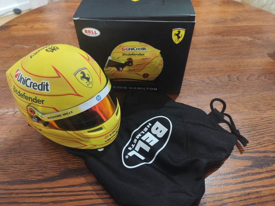 Kask Ferrari F1  Lewis Hamilton 2026 Season Edition Skala 1:2