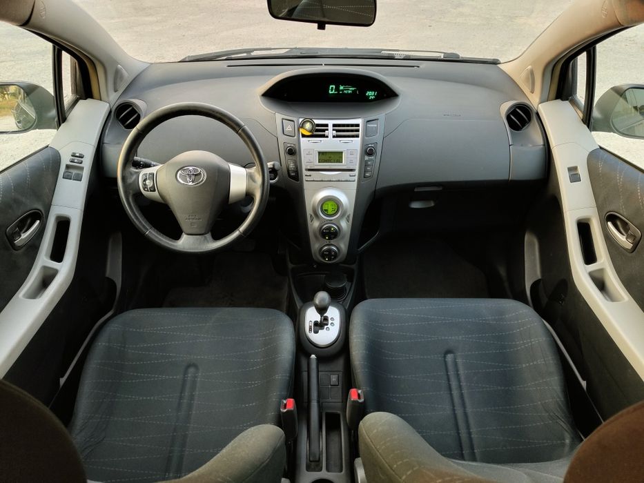 Toyota Yaris caixa automática full extras