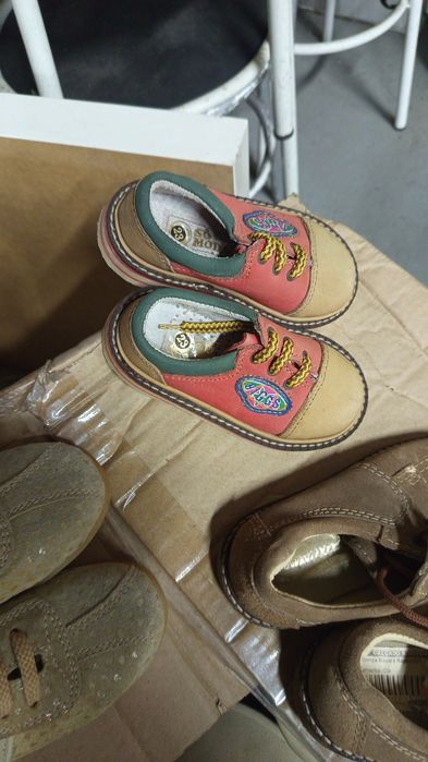 Grande lote de sapatos