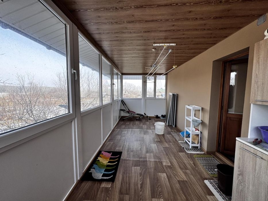 Окремий  2-х поверховий цегл.  будинок