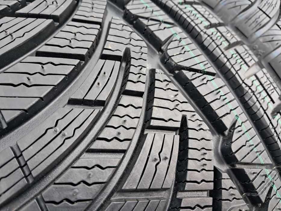 Резина зимова. НОВА 235/40 R18 Michelin Pilot Alpin PA4 *