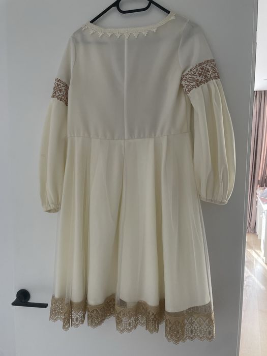 Вишита сукня тренд вишиванка плаття вишиванка бежевого кольору
