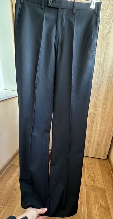 Класичні штани (чоловічі/підліткові) чорного кольору в гарному стані