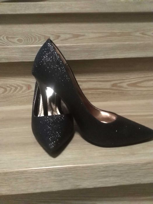 Buty ,szpilki ,pantofle czarne błyszczące