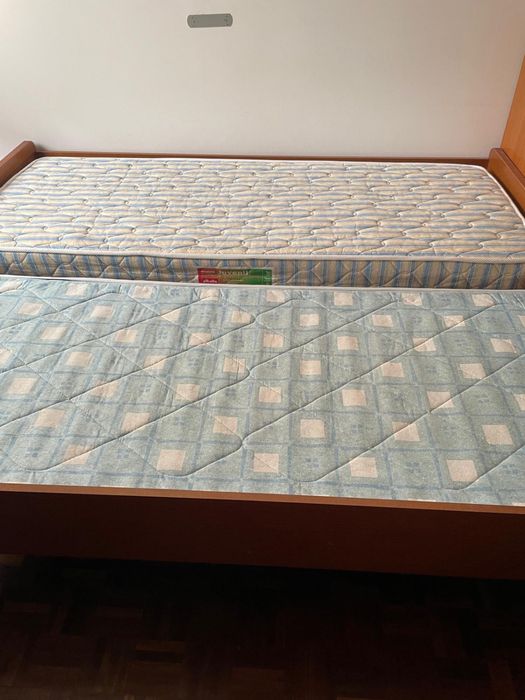 Cama dupla com gavetão em pinho