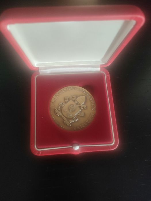 Medalha comomorativa papa Francisco