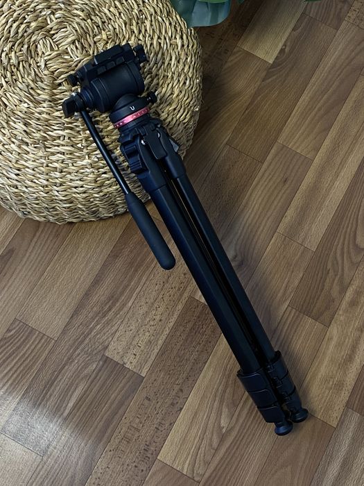 Новий штатив Ulanzi OMBRA 1,6 м з відеоголівкою