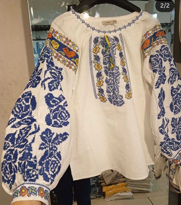 ВИШИВАНКА. Сорочка біла, червона. Блуза-сорочка синя.