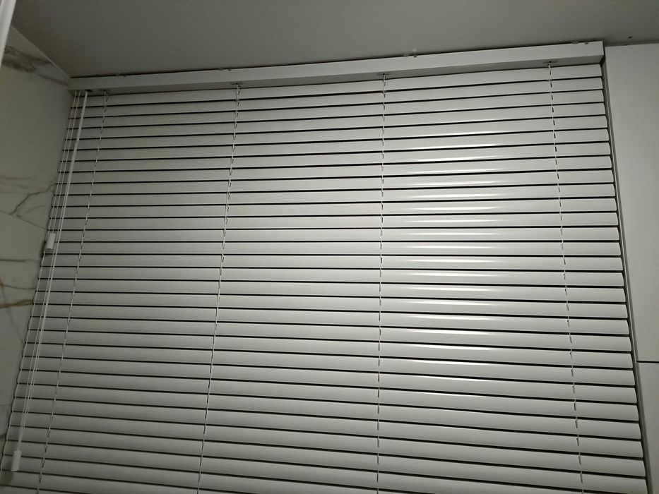 Żaluzja aluminiowa biała