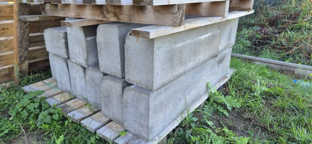 Krawężnik najazdowy 15x22x100 szary 11 szt.