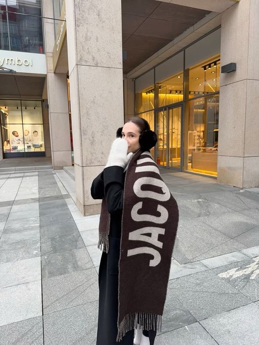 Трендовий шарф Jacquemus коричневий