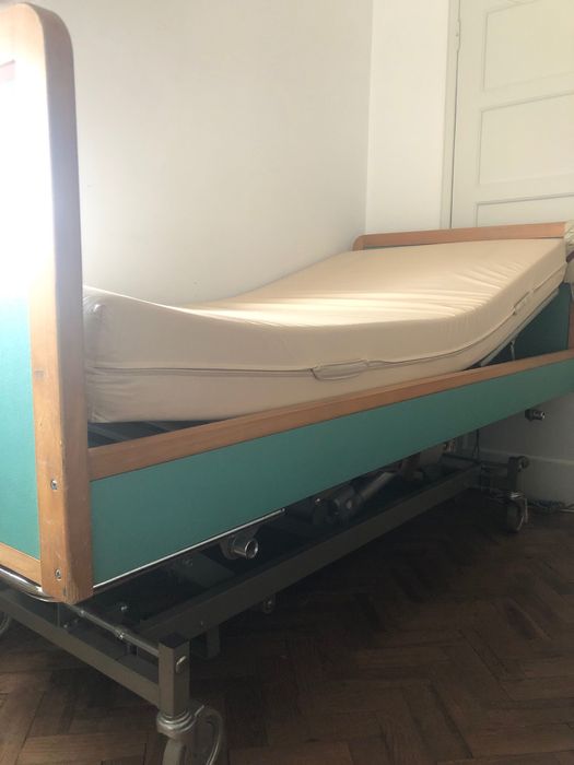 Cama articulada elétrica c/ mesa de apoio