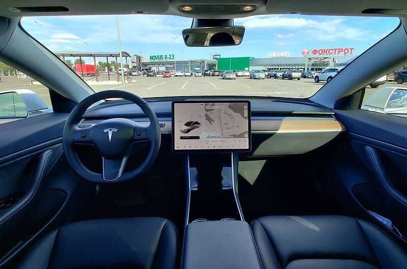 Tesla Model 3  2020