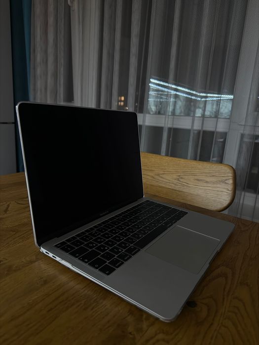 MacBook Air 13″ Retina 2019 | i5 | 8 ГБ | SSD 128 ГБ